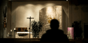 Ziguinchor : Un individu armé fait irruption dans l’Eglise, attaque un fidèle et fonce sur le prêtre…
