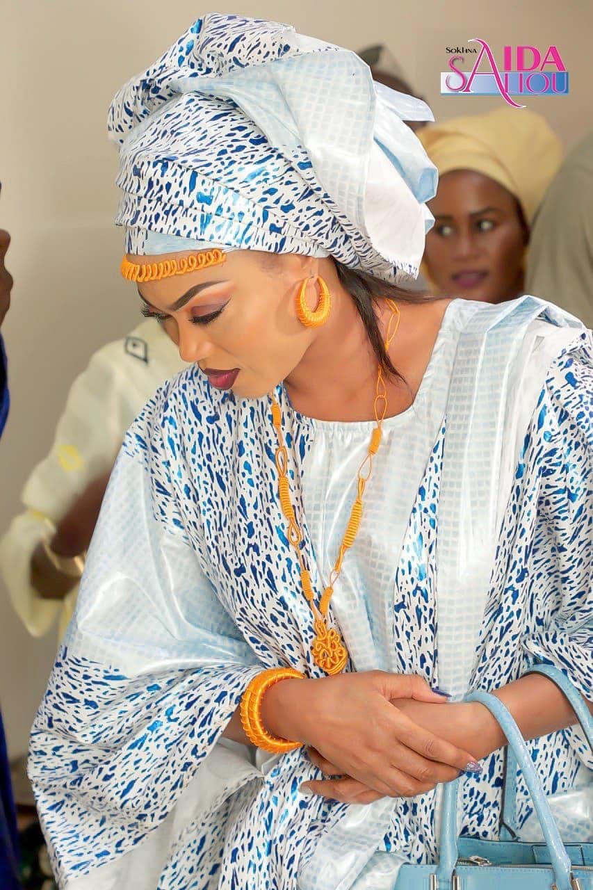 (7 photos) : Sokhna Aïda Diallo sublime en mode Hal Poular