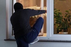 Saly: Un ressortissant Guinéen tombe après  avoir cambriolé plusieurs riches
