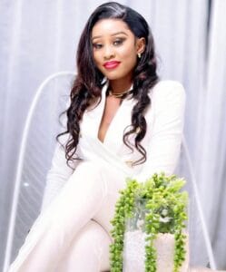 Facebook : C&rsquo;est fait ! Queen Biz dépasse Wally Seck et Youssou Ndour