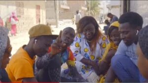(Vidéo): « Cas Adji Sarr guéne dieul defsi soow, dianguo léne dionguo léne, teksi beuri thiow », dit Laye rappeur