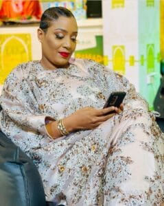 (photos): Radieuse, Sarah Cissé, journaliste à la Tfm, respire la forme