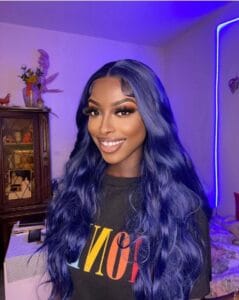 (Photos) : Ravissante, la jeune tik tokkeuse s’affiche en perruque bleue