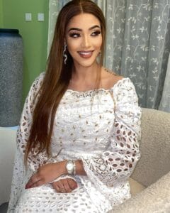 (04 photos ) : Adja Diallo, absolument sublime en blanc éclatant !