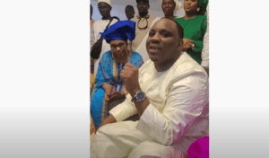 (Vidéo) -Le « Thiant » de Midadi Thioune à son épouse Yaye Fatou Diagne : « Dafa teuthie Keureum yi ngir… »