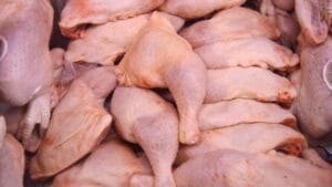 (Photos) : 1,5 tonne de viande de poulet saisie par la douane à Kaolack