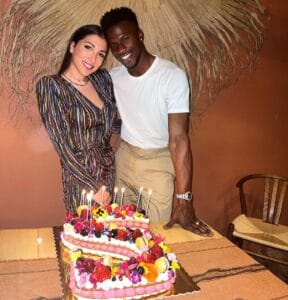 (06 photos) : Câlin, bisou, Keita Baldé fête l&rsquo;anniversaire de sa Simona avec amour