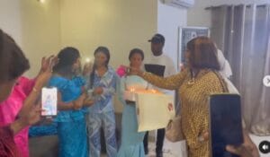(Vidéo) – Anniversaire surprise : Daba Sèye fait pleurer Titi devant ses enfants