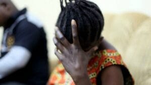 Kawtef – « Mon fils m’a surpris avec mon collègue en plein acte…», cette femme désemparée. 