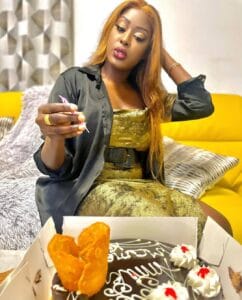 (Vidéo) : Sexy et Glamour, Mami de la série Adja fête son anniversaire dans la simplicité