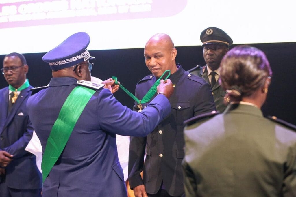(05 photos) : Beau et élégant, El Hadji Diouf encore distingué