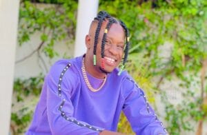 Mèche avec perle: Le nouveau look de Pape Bilal du groupe Zbest Family qui fait jaser la toile