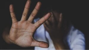 « Ma mère couche avec moi depuis que j’ai 14 ans » : Ma liaison avec maman…