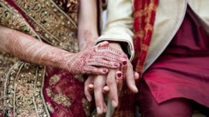 Un couple indien poursuit son fils en justice pour ne pas lui avoir donné un petit-enfant