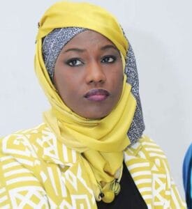 (Photos): Journaliste et réalisatrice, Oumy Ndour pleure Ablaye Ndiaye Thiossane