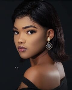 (Photos): Radieuse, Kadjia séduit ses followers avec son soft make up