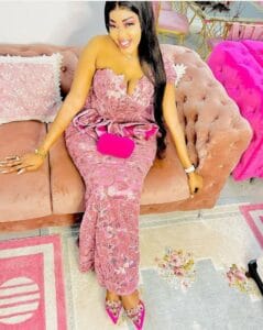(Photos): Poitrine bombée, Sourire provoc&rsquo;, Ya Awa Rassoul, la séduction faite femme