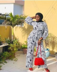 (Photos): Chic avec son voile, Diarra de la série « infidèles » en mode décontracté