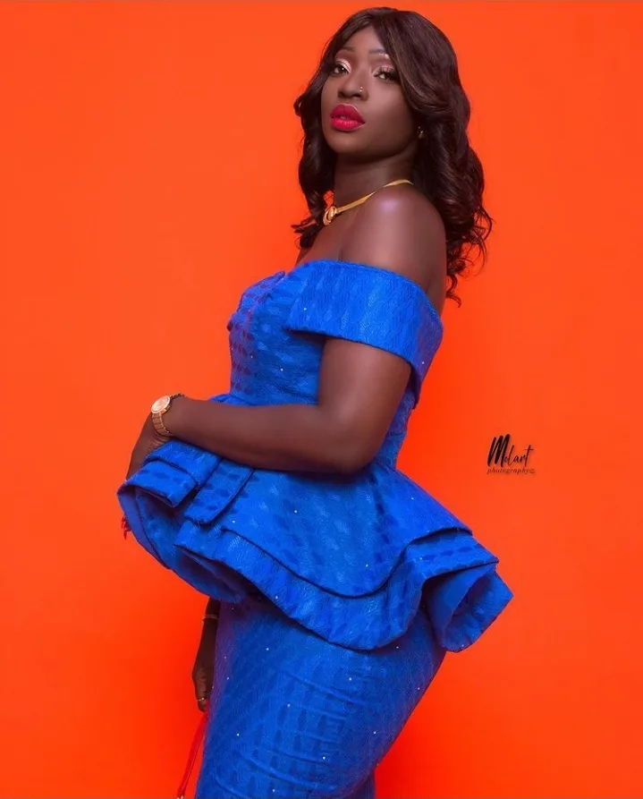 (Photos): « Tokkou taille basse », Coumba bou ndaw affiche ses rondeurs