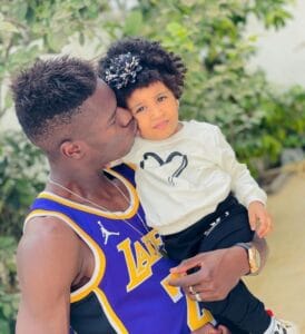 (Photos): Pa Abdou Cissé s&rsquo;affiche en toute en complicité avec sa fille