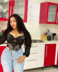(Vidéo): « Belles lèvres, beaux seins… », Pawlish foudroyé par Aïcha Koné