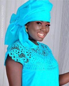 (Photos): Ecorce ébène, sourire provoc&rsquo;, Sokhna Bator de la série « Famille sénégalaise » respire la forme