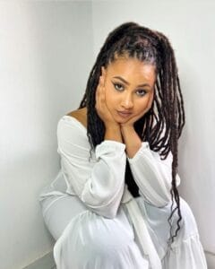 (Photos): En mode rasta, Faynara est toute radieuse