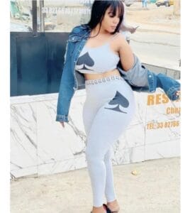 (Photos): Tenue de sport, hanches bien taillées, Big Mama remue ses formes dans un bas super sexy