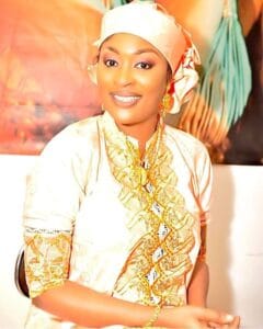 (04 photos- Mode vendredi : Titi, une vraie beauté étincelante à croquer