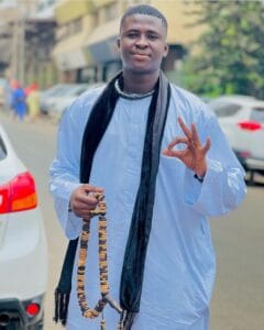 (Photos): Dj Kheucha s&rsquo;affiche en mode « Baye Fall »