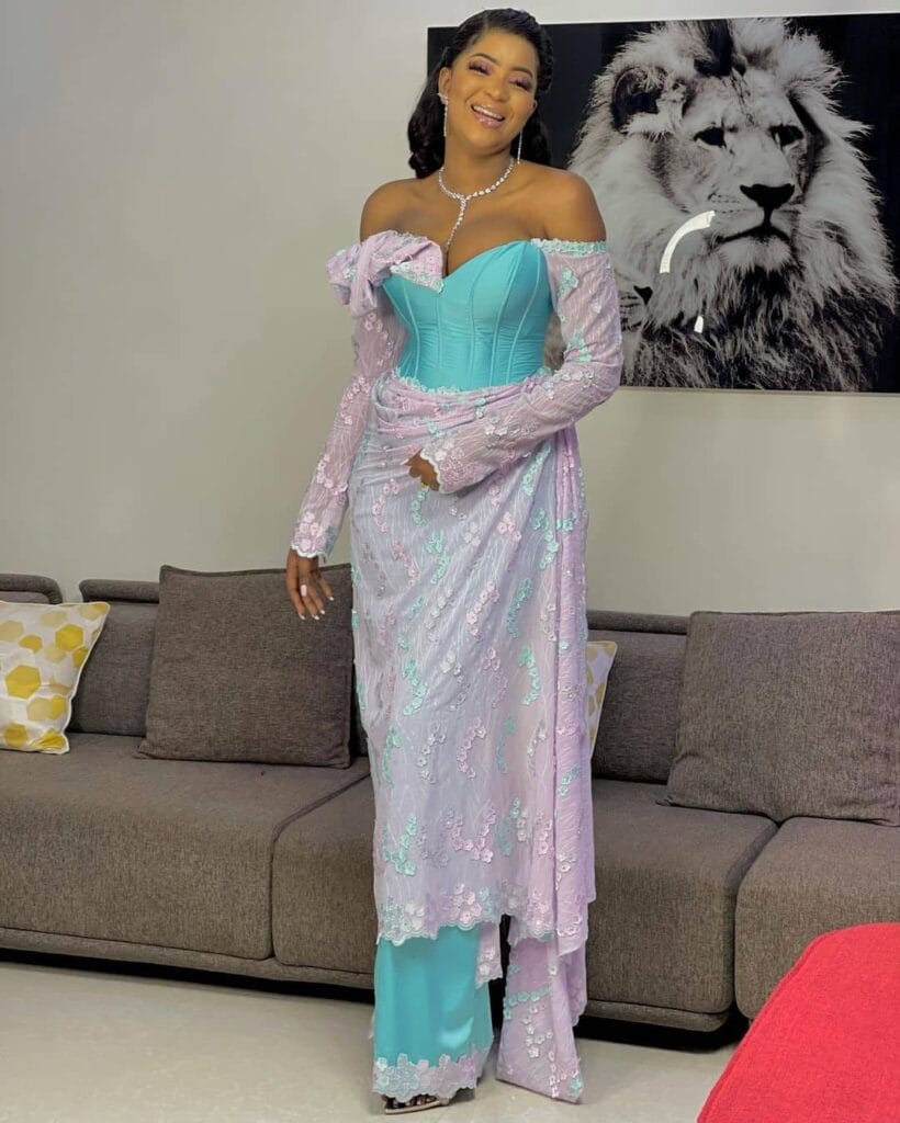 (04 photos)- Korité 2022 : L&rsquo;actrice Diary de la série Emprises captivante dans sa tenue originale