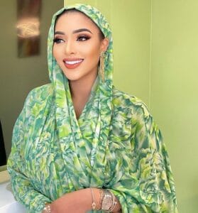 «Laissez cette femme vivre en paix», Halima Gadji prend la défense de Adja Diallo