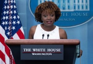 Karine Jean-Pierre, noire et lesbienne assumée, nouvelle porte-parole de la Maison Blanche
