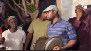 Concert de casseroles et de klaxons : Ousmane Sonko était en action avec ses deux « kouberou thiine »