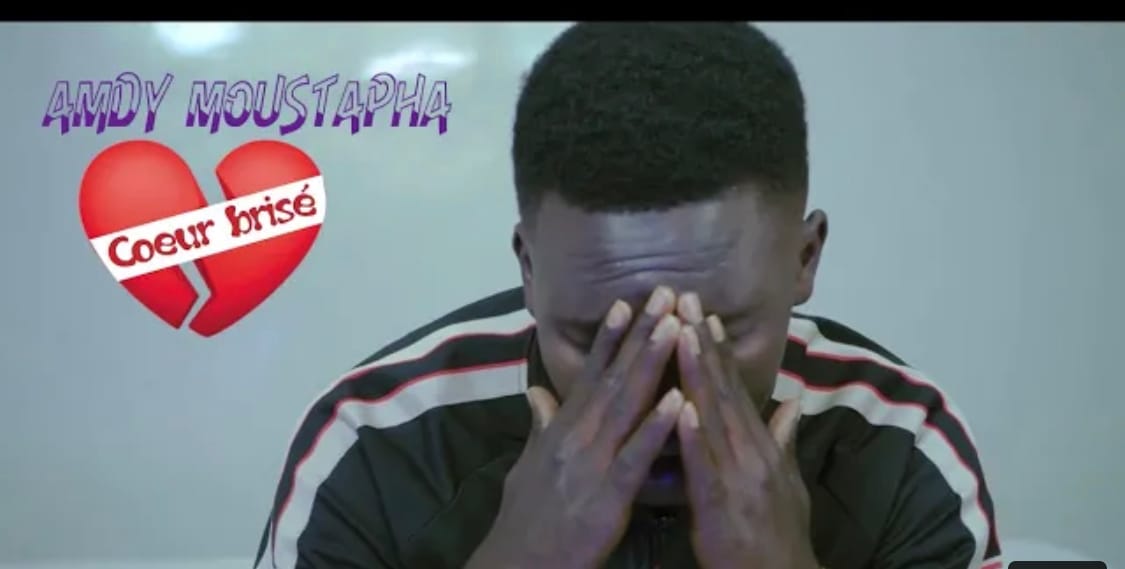 Clip: Amdy Moustapha chante « coeur brisé »