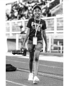 Randa 9 ans, la principale photographe de l&rsquo;équipe des lions indomptables du Cameroun
