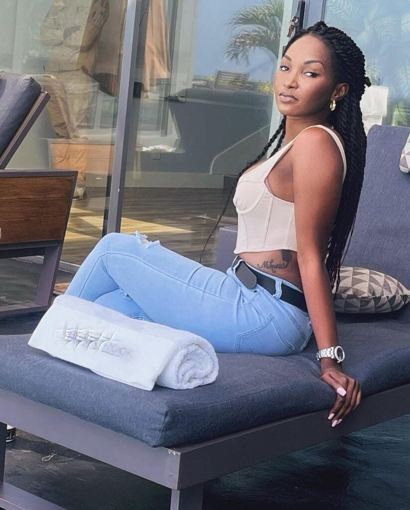 (03 photos ) : En crop-top, Coumba Babacar, la fille du milliardaire Babacar Ngom, expose son tatouage