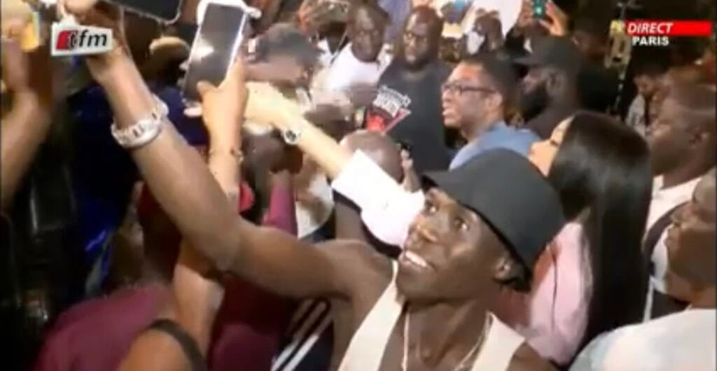 « Goudi tay sa none dou nelaw »: Youssou Ndour submergé par la foule à Bercy