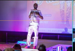 Premier spectacle 100% comédie : Momo Wade explose le canal Olympia