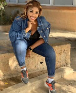 La présentatrice Aicha Diaby de la 7tv toute sublime