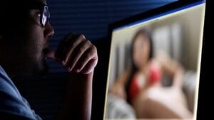 Proxénétisme – Trois mois ferme pour « Aldiana « , administrateur d&rsquo;un site de prostitution en ligne