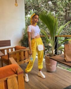 (05 photos) : Stylée en crop-top, Fah Aïdara assume son nouveau look