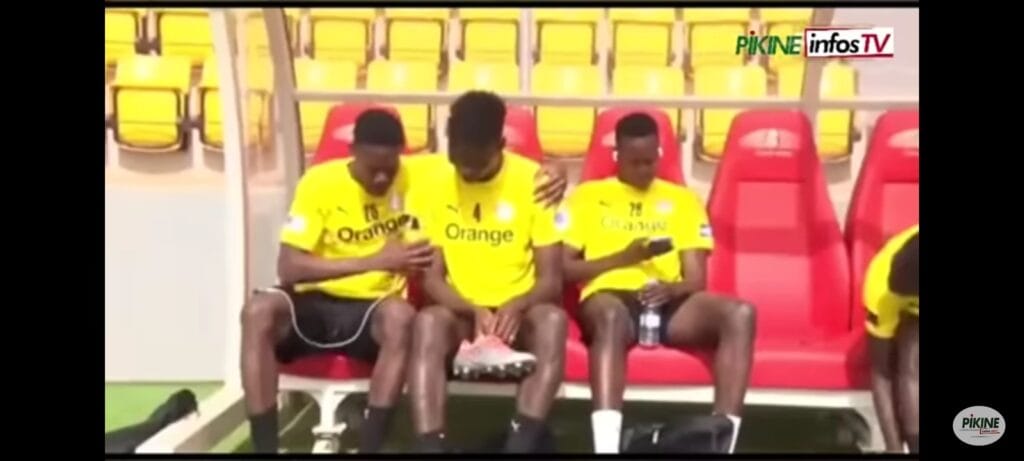 (Vidéo) – Pa Abdou Cissé et Loum Ndiaye à l&rsquo;entraînement : Délires de Lions à ka joie des supporters. C&rsquo;est drôlissime…