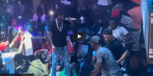 (Vidéo) : Sur Scène, Wally Seck chante et fait danser Ilimane Ndiaye