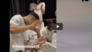(Vidéo) – Bizutage : Ilimane Ndiaye, « élu des célibataires », se déchaîne devant les Lions