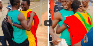 (Vidéo) : En pleurs, cet homme se jette dans les bras de Sadio Mané. Regardez la réaction impressionnante du joueur !