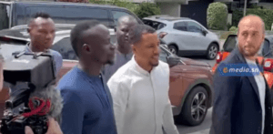 (Vidéo)-Arrivée à Bayern : Sadio Mané raille un influenceur : « Ki fepp la nekk comme Mame Balla »