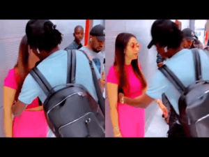 Wally Seck, le bisou à Sokhna Aïdara. C&rsquo;est l&rsquo;amour glamour !