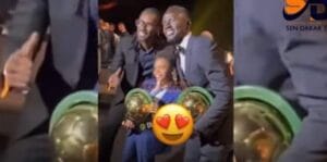 (Vidéo) Ballon d&rsquo;or : Mandela, le fils de Youssou Ndour heureux de poser avec Sadio Mané et Aliou Cissé