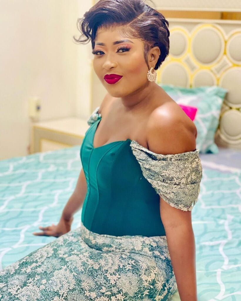 (04 photos) : Taille basse sur mesure, Ndeye Ndiaye est juste sublime
